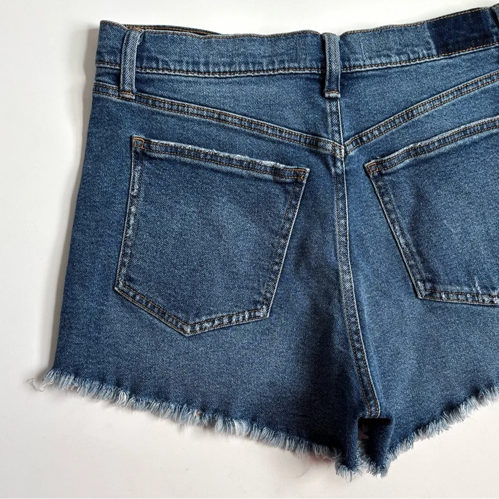 Abercrombie & Fitch The Mom High Rise Blue Denim Jean Shorts Frayed Hem Sz 29/8